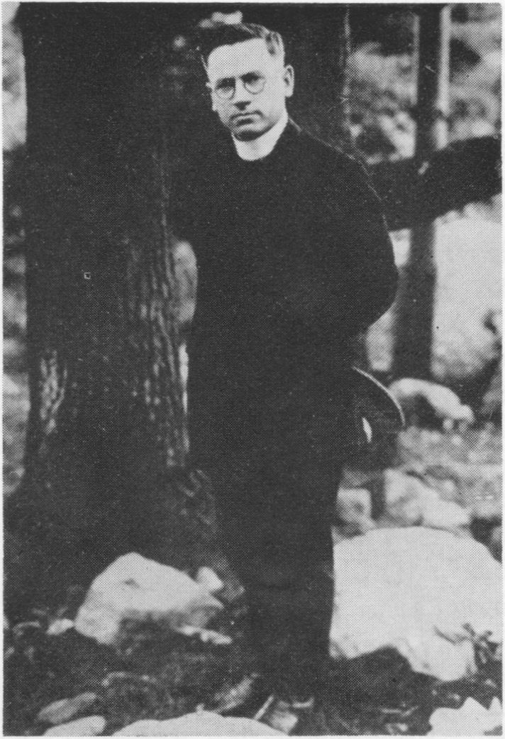 Kun. Pranciškus Juras Lawrence'o vikaras (1925).
