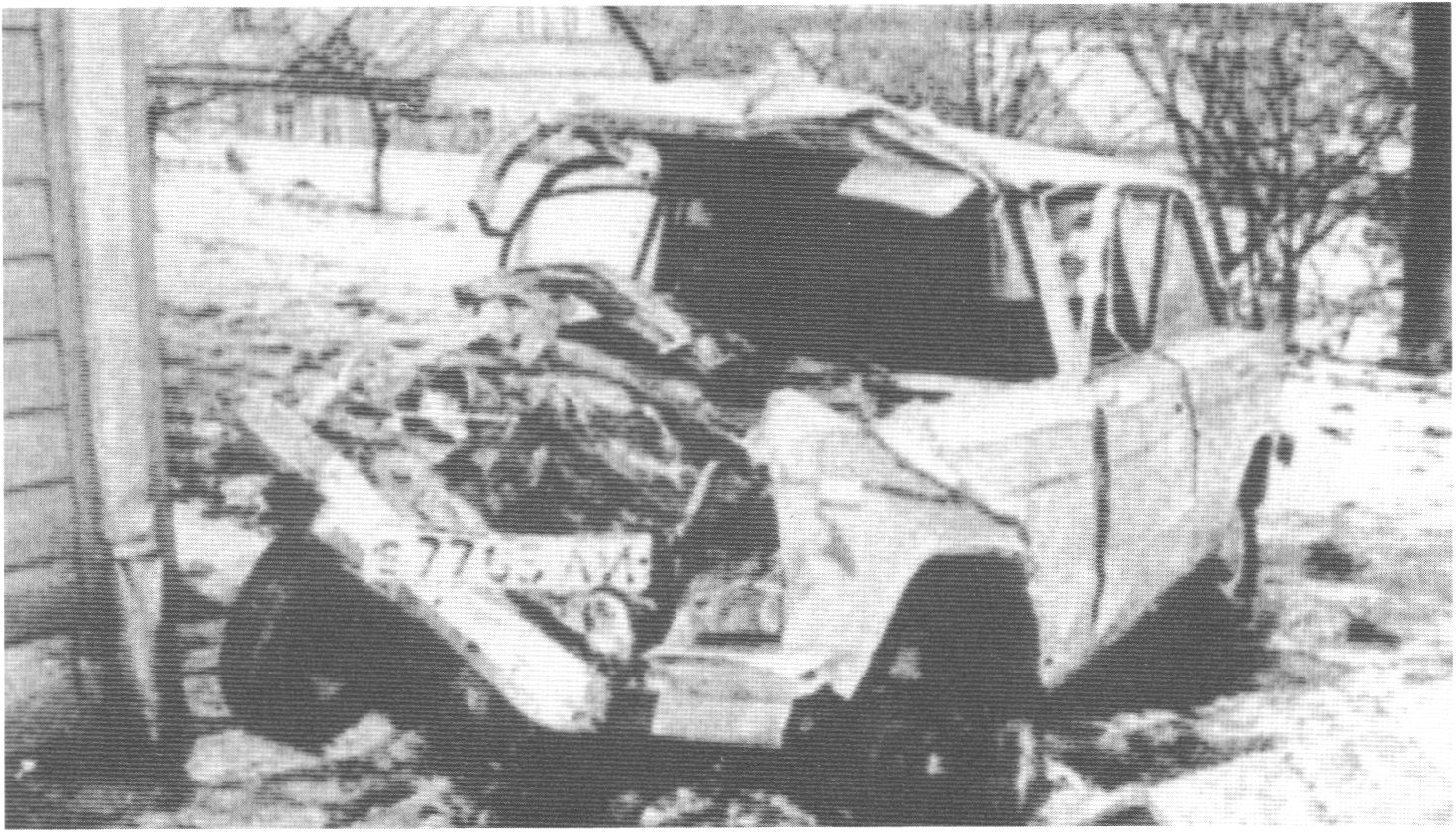 Avarijos metu sudaužytas kun. J. Zdebskio automobilis